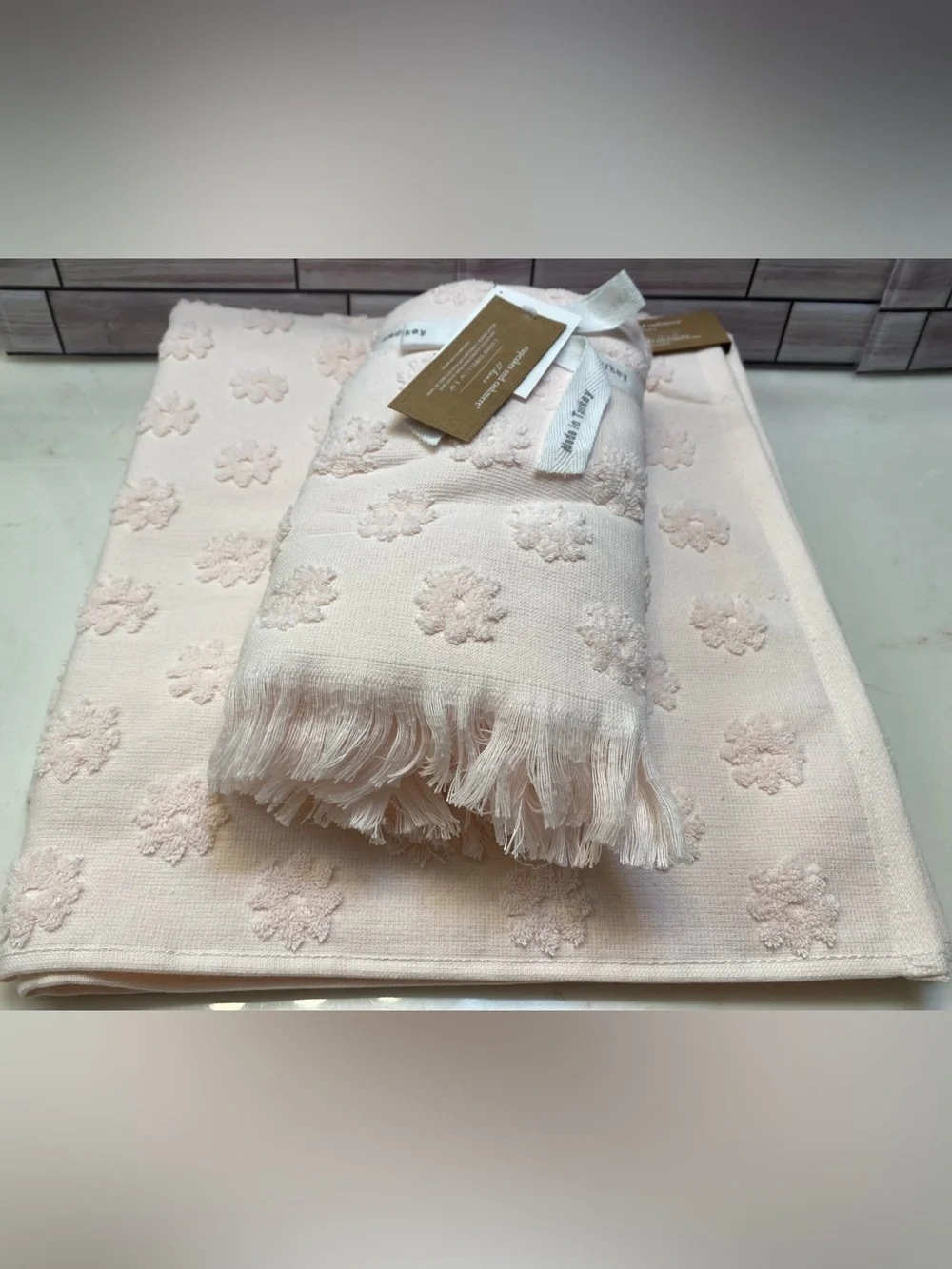 Cupcakes and Cashmere ❤️Baby Pink Flower(2)Hand  &(1) Bath Towel Set NWT